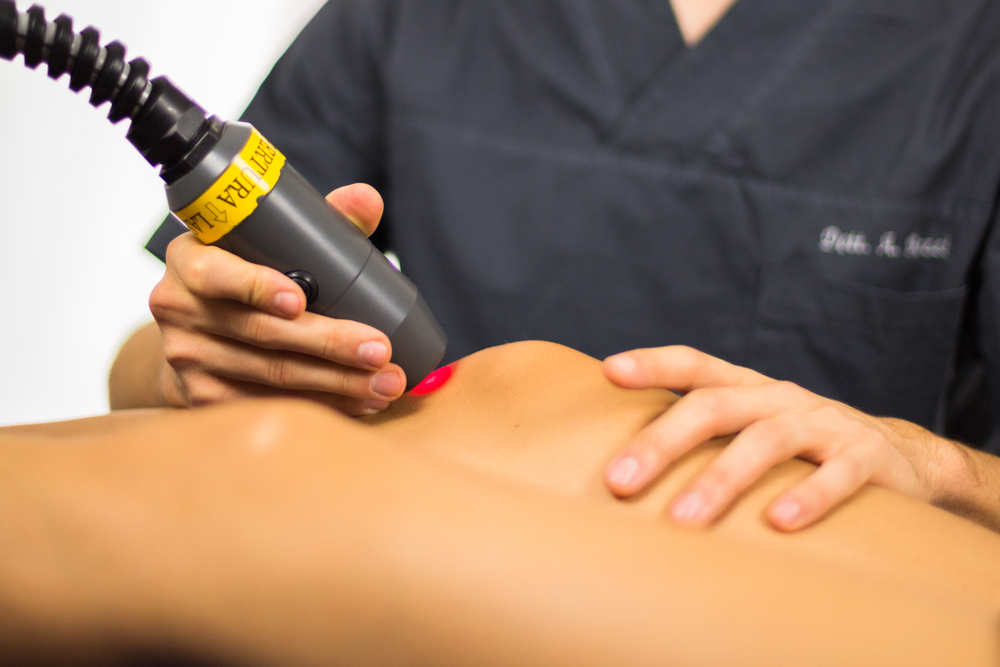 Brisbane Myotherapist at Knead Massage using low level laser to treat knee pain Knee Cap Pain Brisbane